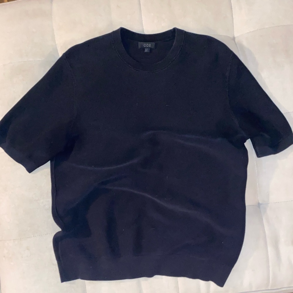 COS Men’s ribbed short sleeve sweater